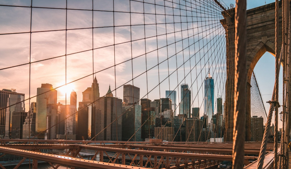 À New York, un réseau à faible consommation d’énergie de capteurs intelligents surveille et optimise tout, des niveaux de déchets dans les poubelles à la qualité de l’air.