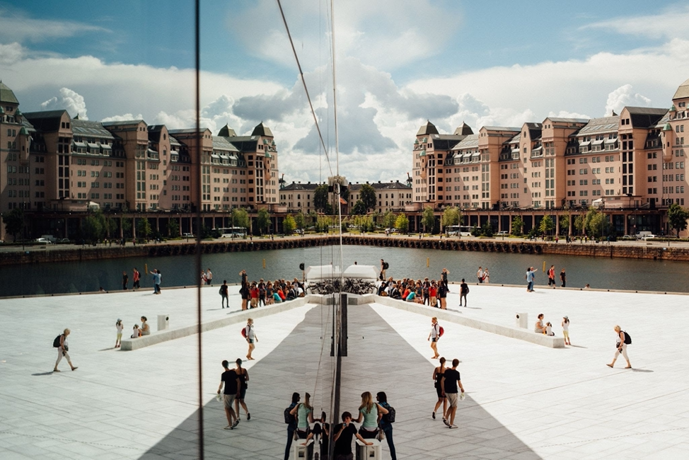 Oslo is the Electric Vehicle capital of the world and a regular feature amongst global smart city lists, primarily because of its efforts in addressing the challenges of climate change. 